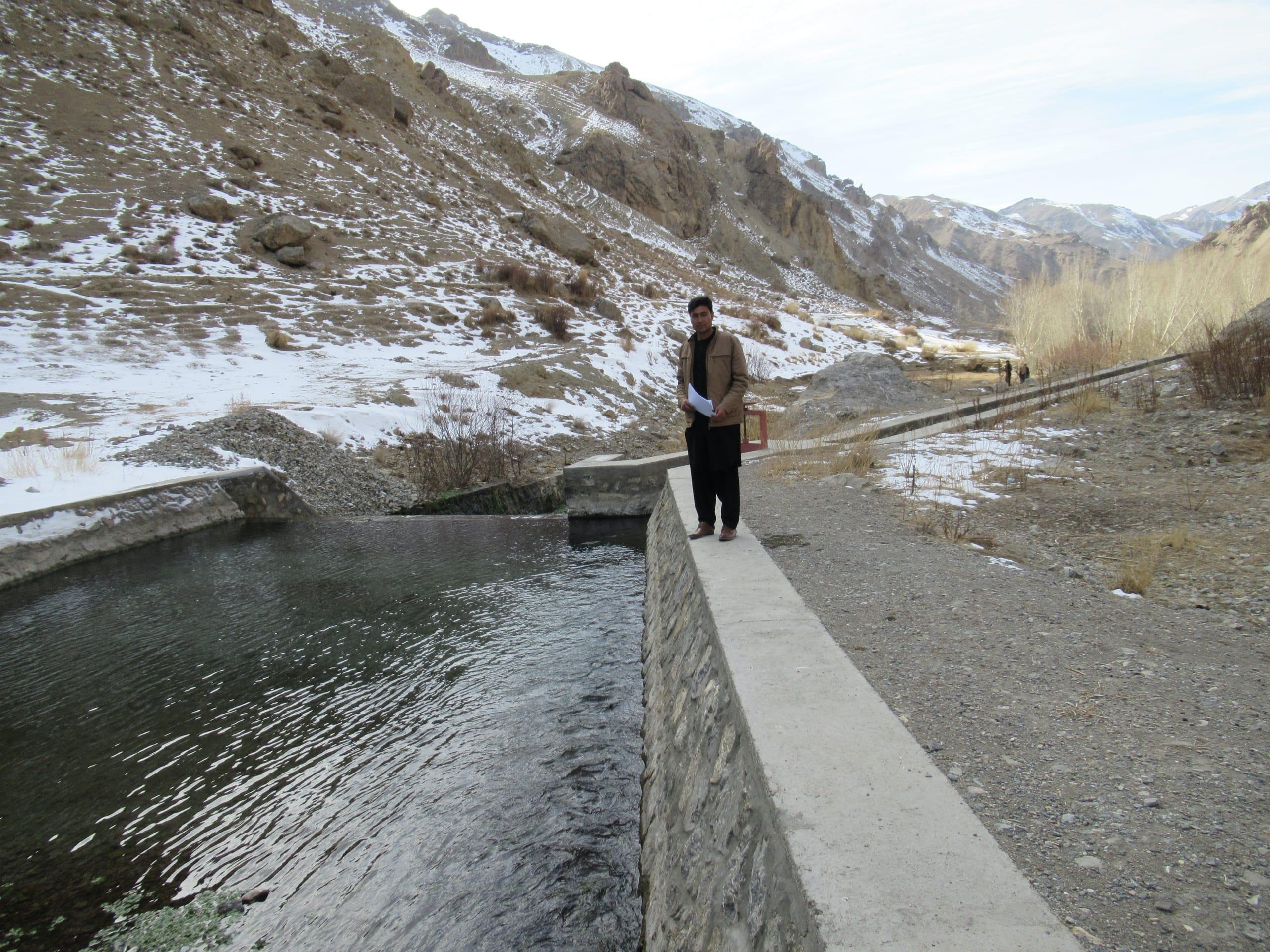 The diversion area splits the natural river flow (left) and the canal to the forebay (right).